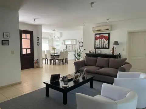 Casa en Venta en Altos De Manzanares, USD 200.000