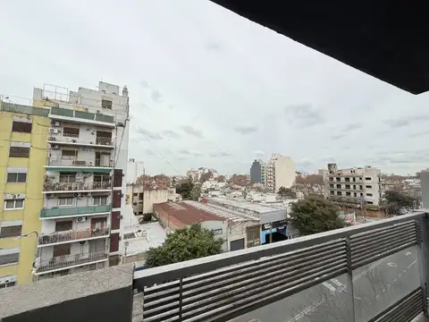 ALQUILER MONOAMBIENTE LUMINOSO, BALCÓN – FLORESTA