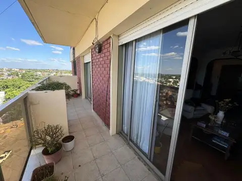 Excelente depto. con 3 dormitorios y terraza propia