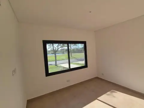VENTA Casa en una planta a estrenar 3 habitaciones y servicio Canton Islas
