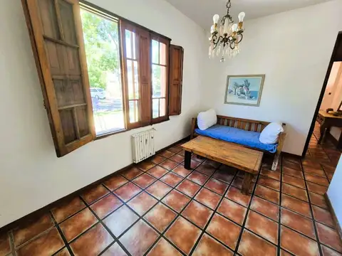 Casa en Alquiler con 5 cocheras