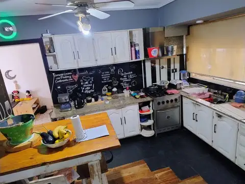 Casa 4 ambientes con 2 baños
