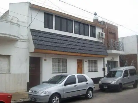 PH entrada independiente a la calle en 2 plantas ideal Variados destinos