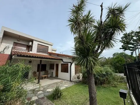 OPORTUNIDAD. Casa + lote en venta