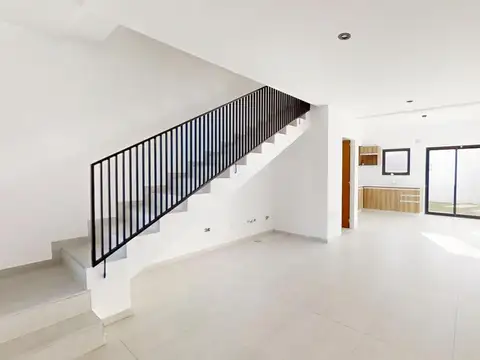 Casa 4 ambientes con 2 baños