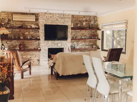 Casa 5 ambientes con 2 baños