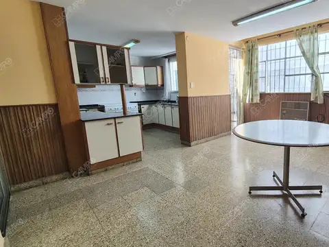 Casa 6 ambientes con 3 baños