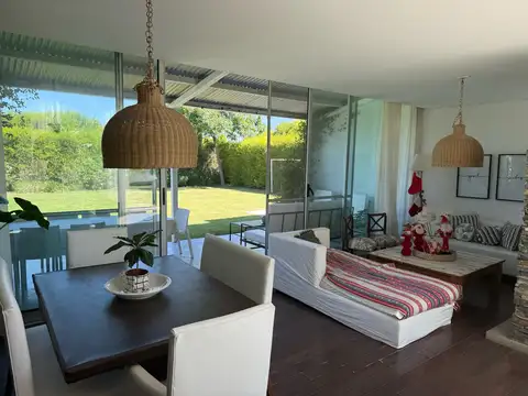 Casa en Alquiler Temporal con 2 cocheras