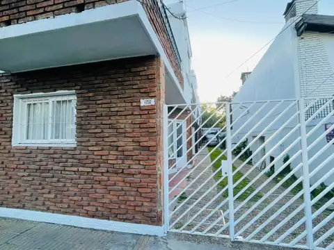 Departamento tipo casa en venta en Barrio Parque Ayerza