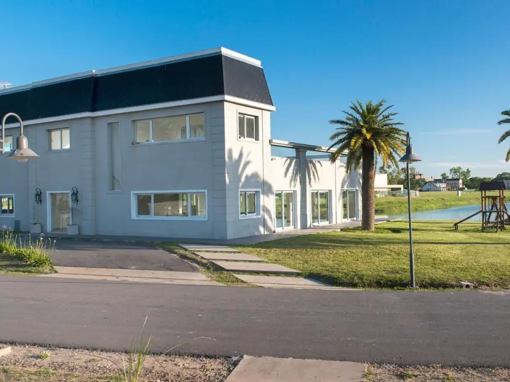 Casa en Las Golondrinas de 3 dormitorios