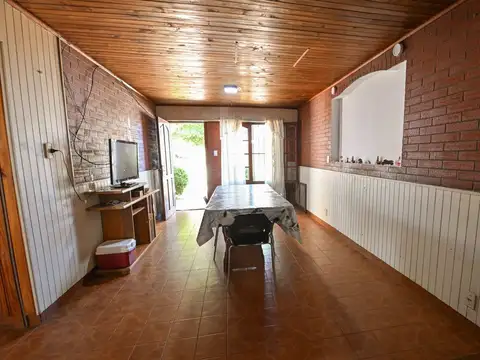 Casa 5 ambientes con 2 baños