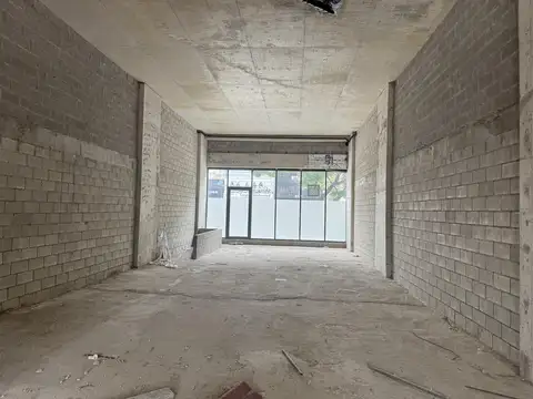 A metros Quinta de Olivos, Local 690 m2 ideal para un Flagship Store