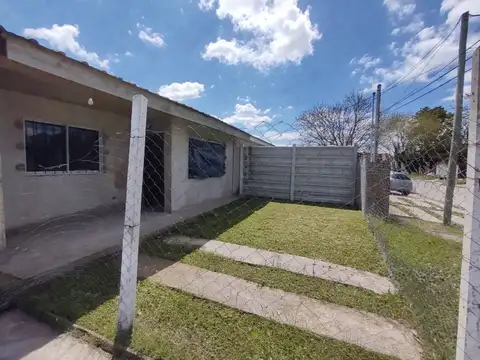 Casa 3 ambientes con 1 baño