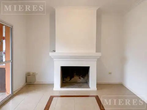 Casa en Alquiler con 3 cocheras