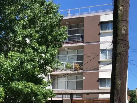 Presidente Hipólito Yrigoyen 2700, Piso 3