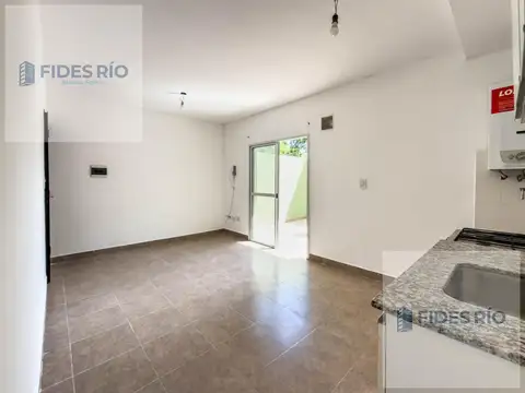 DEPARTAMENTO UN DORMITORIO - PATIO Y COCHERA EN FISHERTON