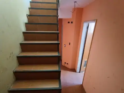 Depto Tipo Casa 5 ambientes con 2 baños