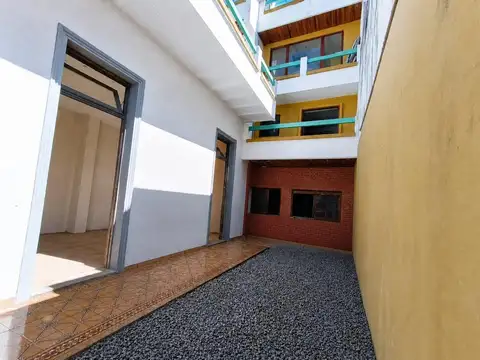 Excelente PH de 5 ambientes con patio, terraza y quincho