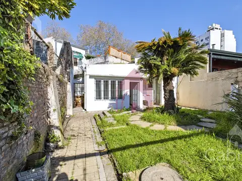 Casa en venta de 2 dormitorios con patio y cochera