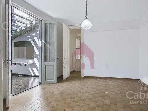 Casa 9 ambientes con 1 baño