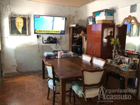 Casa 6 ambientes con 2 baños