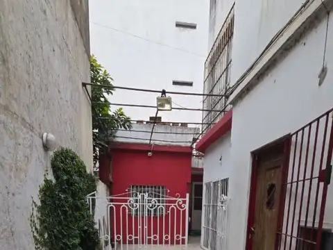Casa tres ambientes uso profesional o comercial