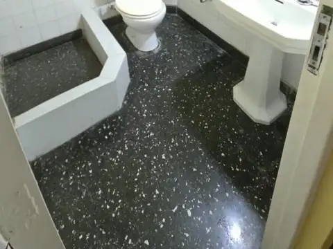 Casa tres ambientes uso profesional o comercial