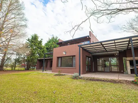 Casa en Venta con 2 cocheras