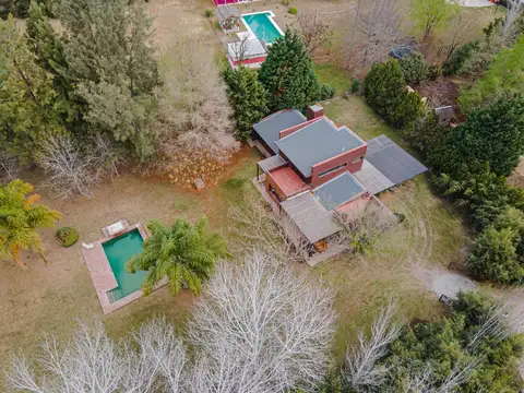 Chacra los Raigales - Casa con 3600 m2 de parque