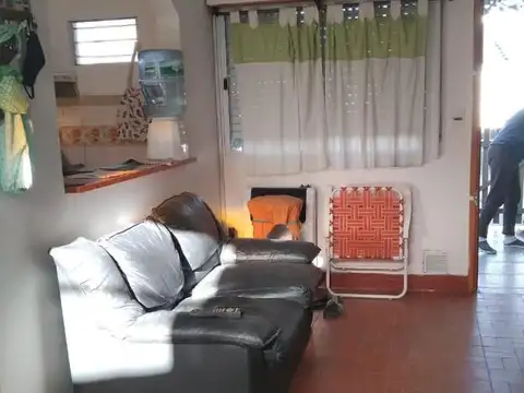 Casa 6 ambientes con 2 baños