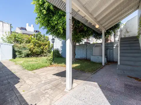 Casa 6 ambientes con 2 baños