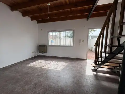 Depto Tipo Casa en Venta en Los Hornos, USD 60.000