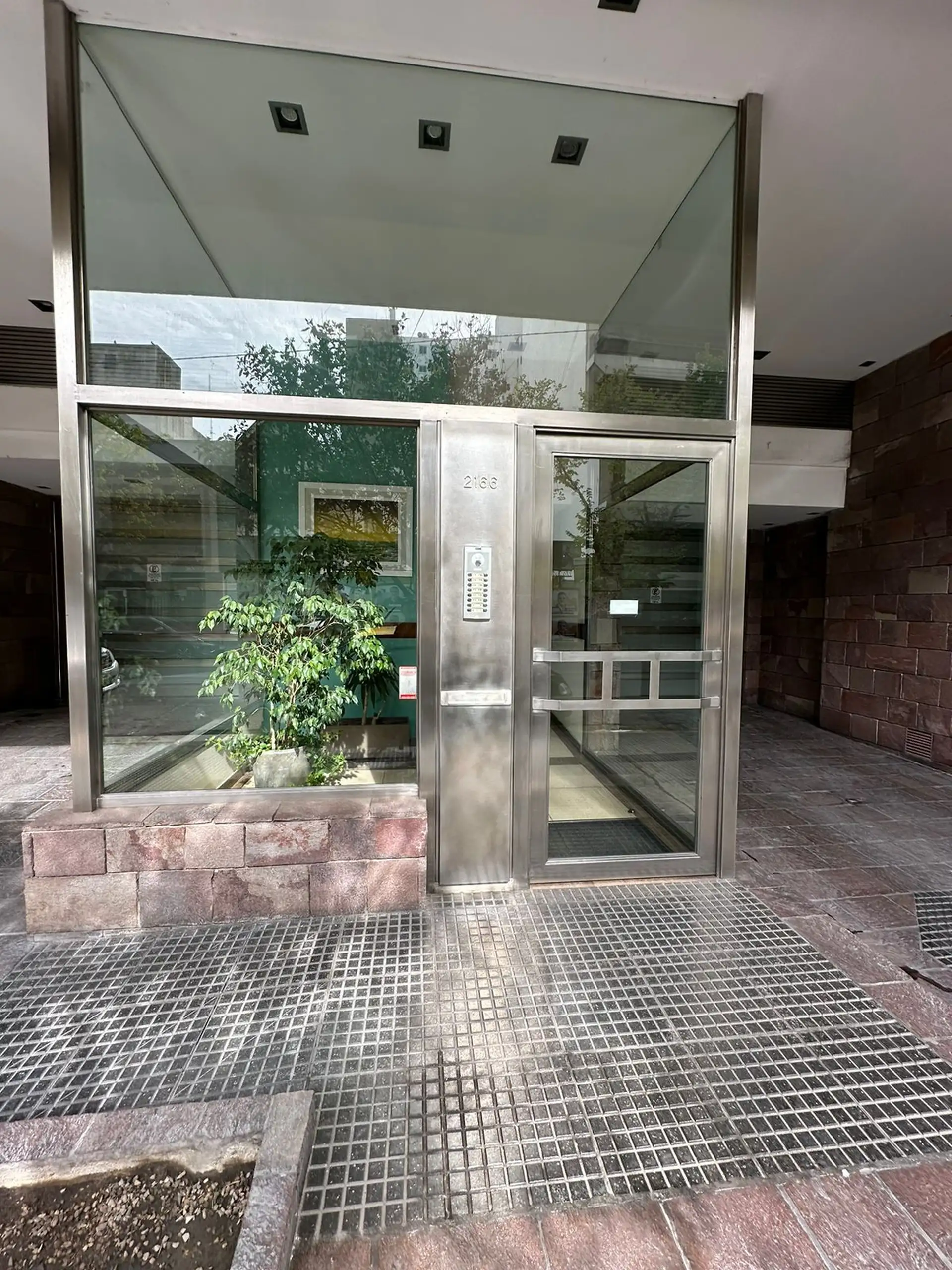 Departamento 2 ambientes externo- Plaza Mitre