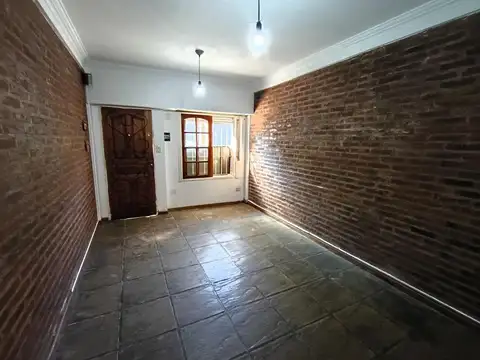 Depto Tipo Casa en Alquiler en Ramos Mejia, $ 900.000