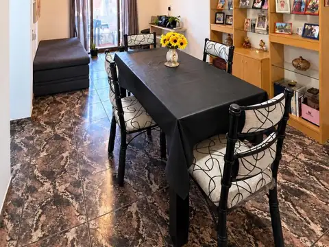 Venta de departamento tres ambientes en Isidro Casanova