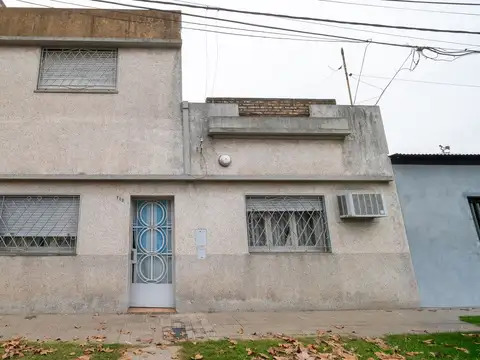 CASA EN VENTA 3 DORMITORIOS BARRIO MATHEU