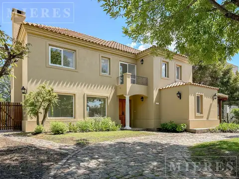 Casa en Alquiler de 3 dormitorios