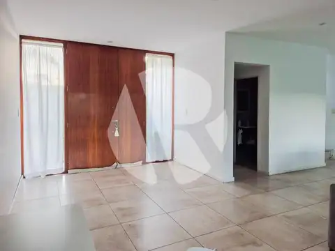 Casa 5 ambientes con 4 baños