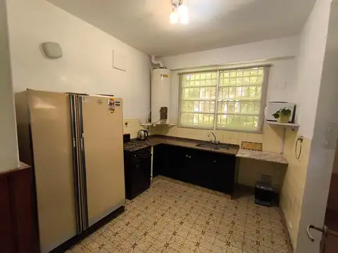 Casa en Alquiler con 5 cocheras