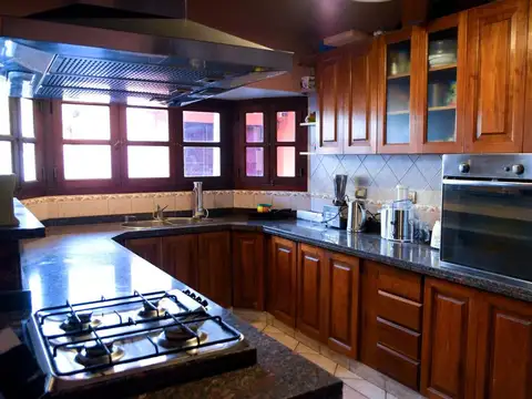 Casa en Venta en Los Hornos, USD 209.000