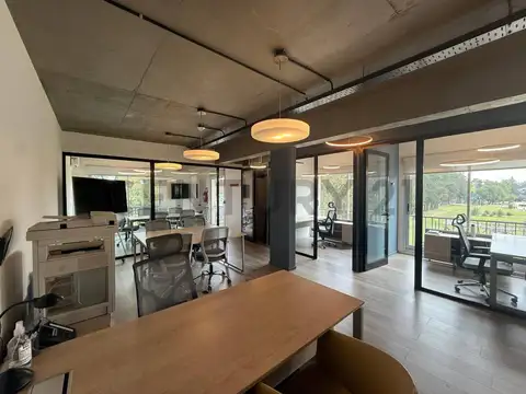 Importante oficina a la venta en Pueblo Caamaño. Con renta garantizada por 3 años. Ideal inversor