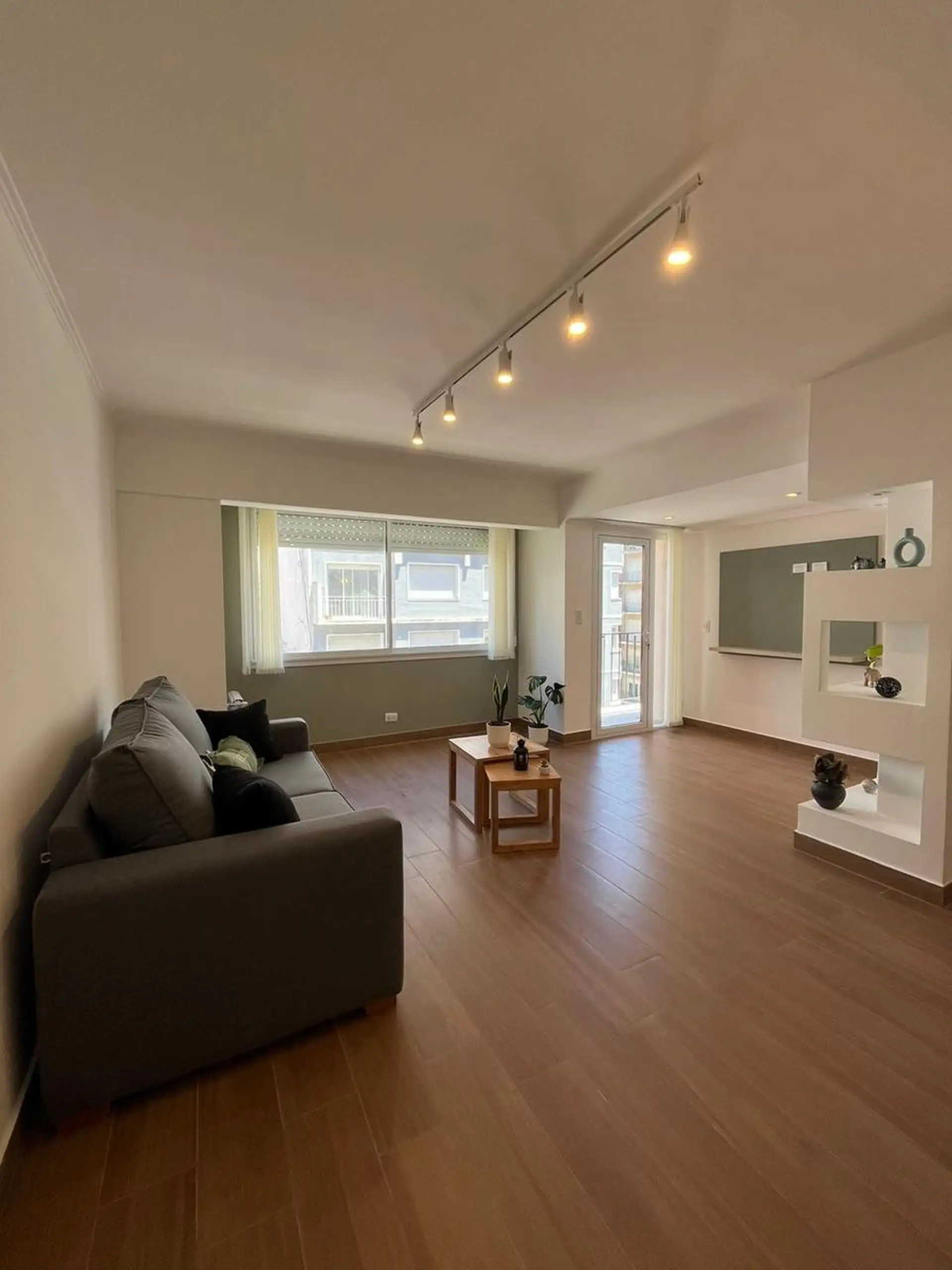 Departamento 3 amb a la Calle con balcon Corrido