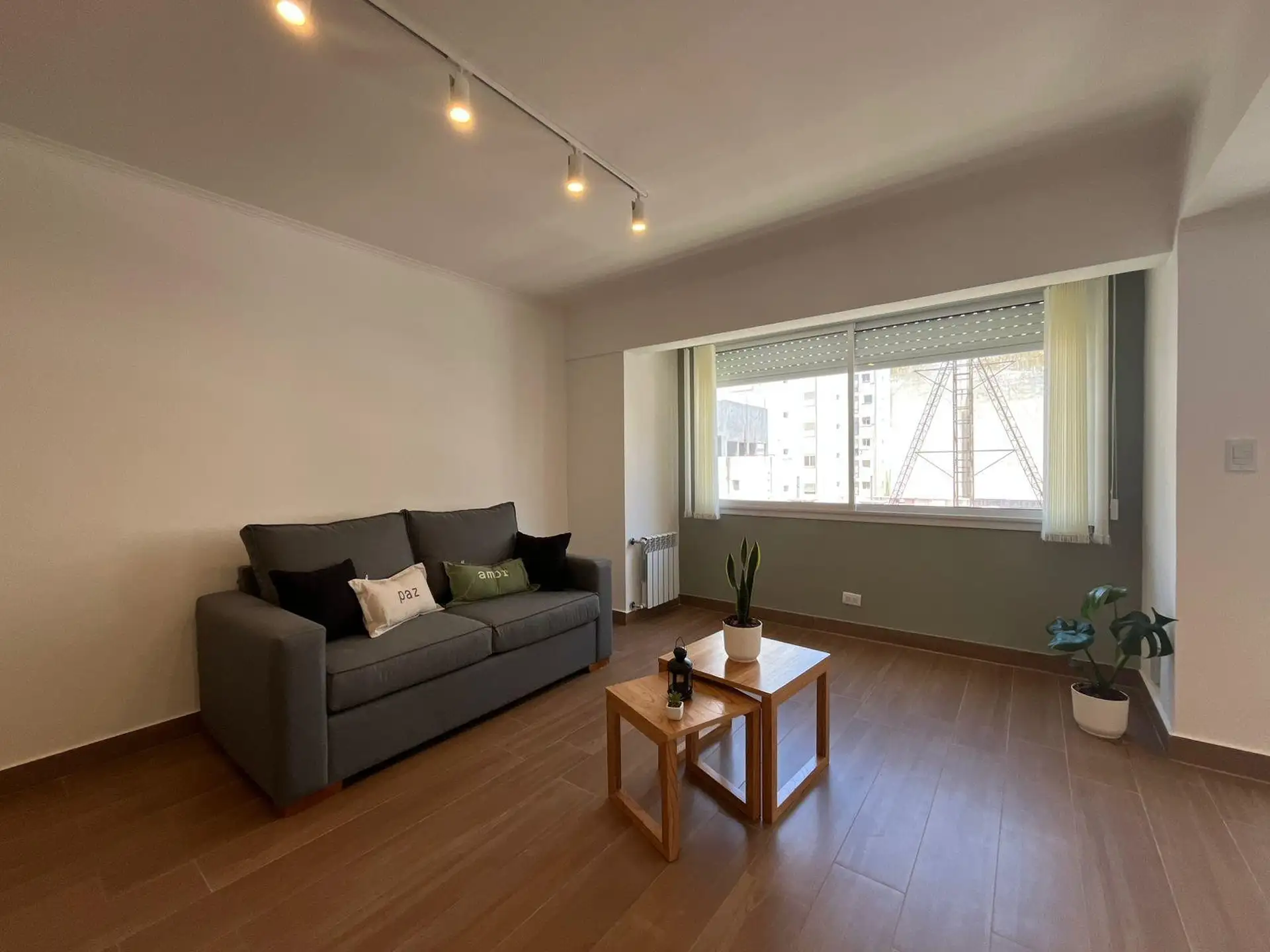 Departamento 3 amb a la Calle con balcon Corrido