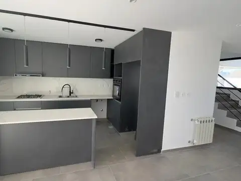 Casa 4 ambientes con 3 baños