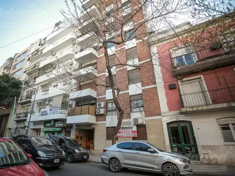 Departamento en Venta de 2 Dormitorios con patio en Recoleta.
