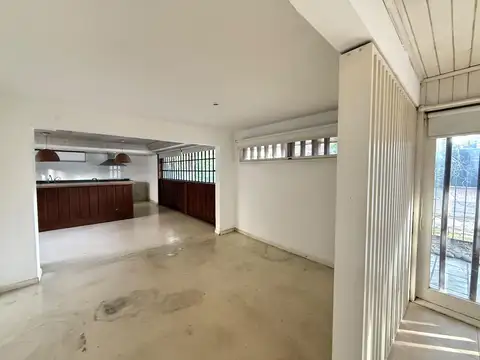 Casa en Alquiler y Venta en Punta Chica
