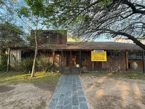 Casa en Alquiler y Venta en Punta Chica