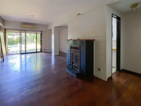 Casa en Alquiler con 3 cocheras