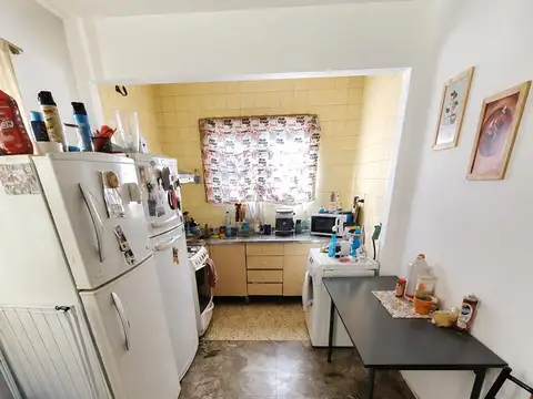 SOLIDA CASA EN PLANTA BAJA DE 3 AMBIENTES (EN PH) CON JARDIN O FONDO EN VENTA. OLIVOS