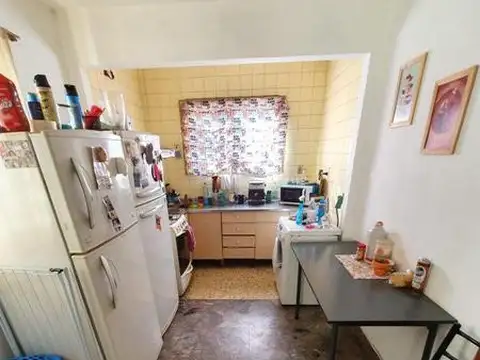 SOLIDA CASA EN PLANTA BAJA DE 3 AMBIENTES (EN PH) CON JARDIN O FONDO EN VENTA. OLIVOS